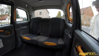 Fake Taxi - Vile Vixen jól leszopja a bájdorongot