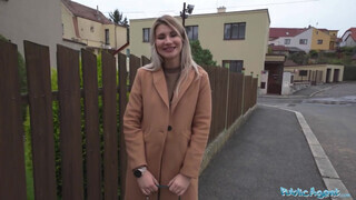 Public Agent - Marsianna Amon a gigászi cickós nőci
