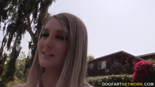 Summer Carter a cuki világos szőke maca
