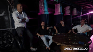 Private com - Tiffany Rousso és Cherry Kiss négy pasassal kúr