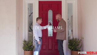 Dee Williams dupla dárdát kap