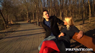 Private com - Zlata Shine a vonzó méretes cickós milf