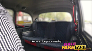 Female Fake Taxi - Nathaly Cherie a méretes mellű taxis gádzsi