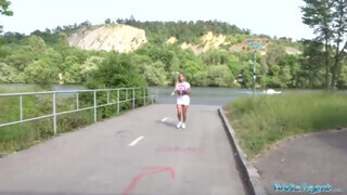 Public Agent - Gigantikus didkós formás fenekű gádzsi
