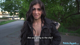 Public Agent - Alicia Trece a fogszabályzós argentin lány