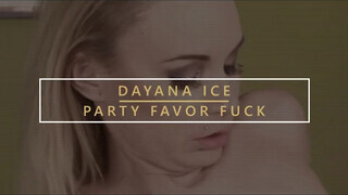 Dayana Ice puncija megdöngetve
