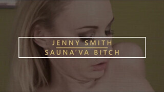 Jenny Smith a világos szőke gigantikus tőgyes milf lovagol a faszon