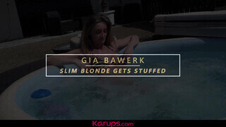 Karups - Gia Bawerk a csábos világos szőke milf