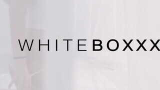 WHITEBOXXX - Tini szuka játszik a puncijával