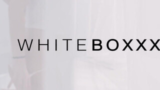 WHITEBOXXX - Adelle Sabelle a kívánatos francia pipi