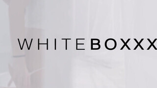 WhiteBoxxx - Eveline Dellai hátsó nyílásba tolva