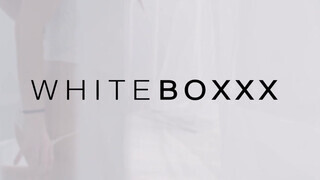 WhiteBoxxx - Oxana Chic muffja megkettyintve