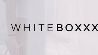 WHITEBOXXX - Tina Kay ánuszába betolják