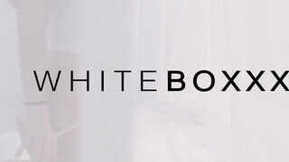 WHITEBOXXX - Sarah Kay érzéki kupakolása