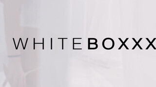 WHITEBOXXX - Nancy ráül a a hapekja szájára