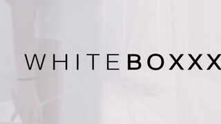 WHITEBOXXX - csodaszép, kívánatos csajszi az ágyban