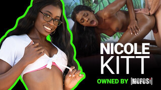 Mofos - Nicole Kitt a csábos gigászi cickós néger maca