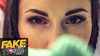 Fake Hostel HD - Lilu Moon a vonzó orosz bige