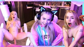Haley Spades a vonzó gamer pipi