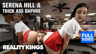 REALITY KINGS - Thick Ass Daphne és Serena Hill a bűbájos pincérnők
