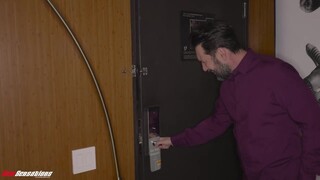Hűtlen friss házas céda megkapja krémes vágyát