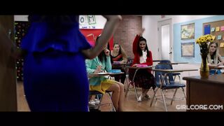 Angela White és Georgia Jones megbüntetik a szajha tini diákokat