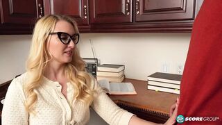 Szexi 40-es Julia Robbie és a fiatal pali