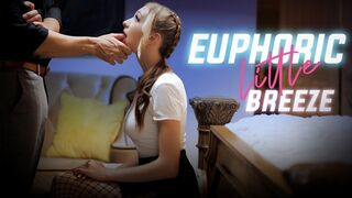 Cuki tini Breezy Bri kinky hangulatban csábítja a nevelő atyja barátját dögös alsóruhában