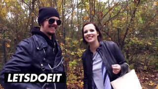 Méretes cickós néger hajú német csajszi felvétel a méretes kombiban vad baszásra