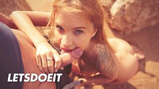 Angel Piaff világos szőke csábítója zsíros péniszt szopogatóan a tengerparton