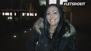 Mira grey német csoki cafka bassza az idegent pénzért a buszon
