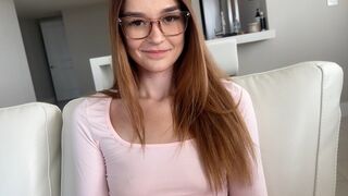 Della Cate tini nevelő nővérét beavatja a sex titkaiba