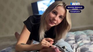 Amatőr világos szőke bige vad cidázása gigászi fasszal