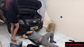 Autótulaj nőci rákívánt a szerelőjére!