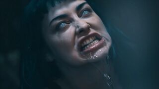 Bombázó Kék Hajú Punk Bige Átváltozása - Jewelz Blu a Parasited Csatornán Vadul Mag Numb-bal